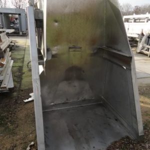 Bin tipper with conveyor