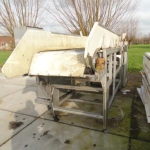 Bin tipper with conveyor