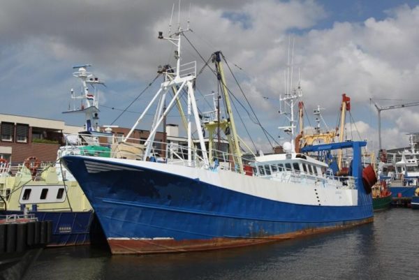 twin rig trawler fishing vessel